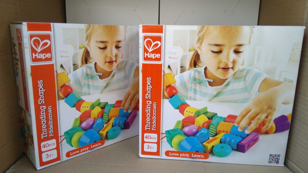 Дървена игра Hape за малко дете конструктор кубчета с наниз
