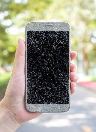 Принимаем не рабочие в хлам телефоны на все модели