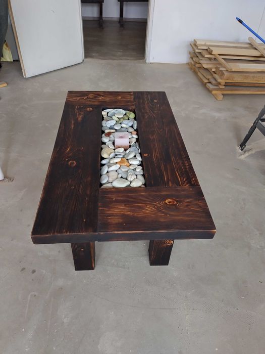 Бутикова холна маса от дърво