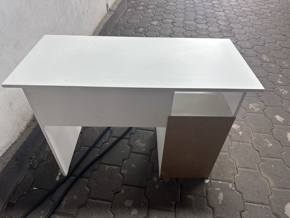 Стол в хорошем состоянии