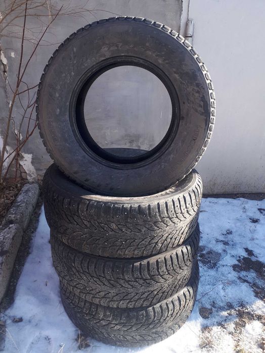 Продам шины R17 265/65