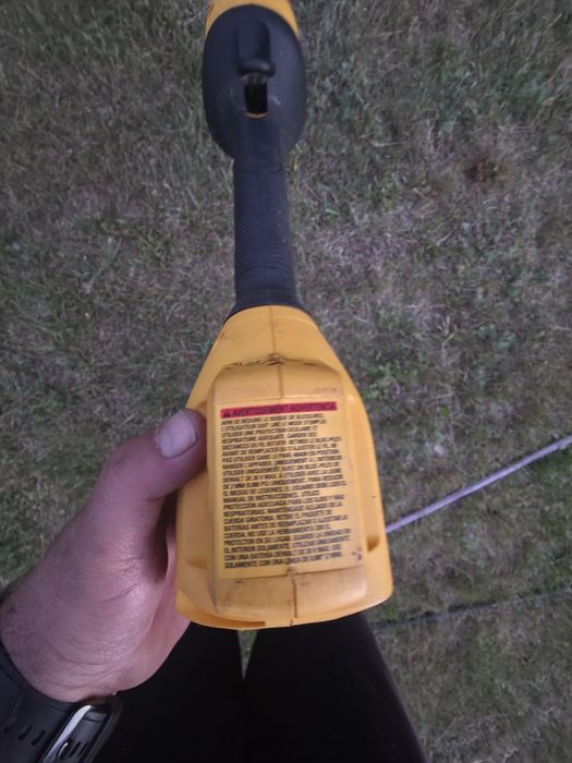Продам триммер Dewalt