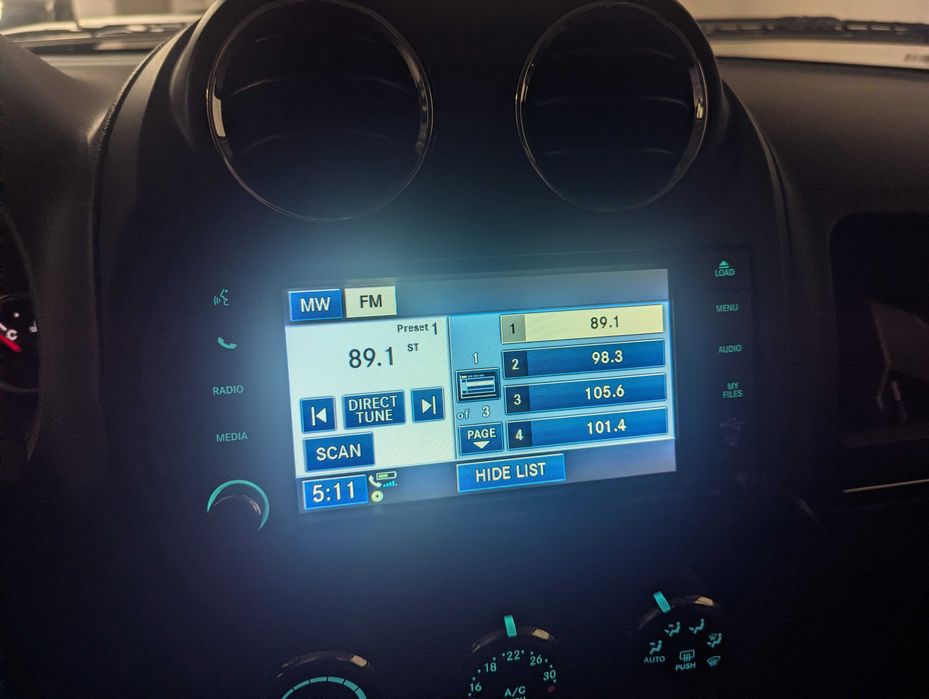 UConnect 430 мултимедия със сензорен дисплей, радио за Jeep Compass, Patriot, Dodge Caliber, Ram, Chrysler и други 2011 г