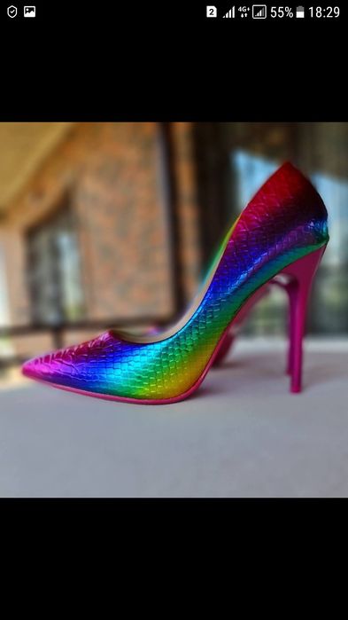 Красивые, нарядные туфли.