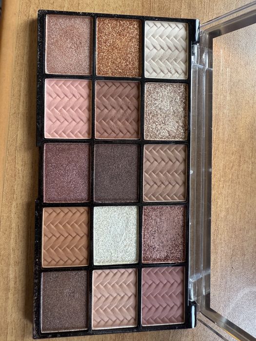 Малко използвани палитри сенки за очи