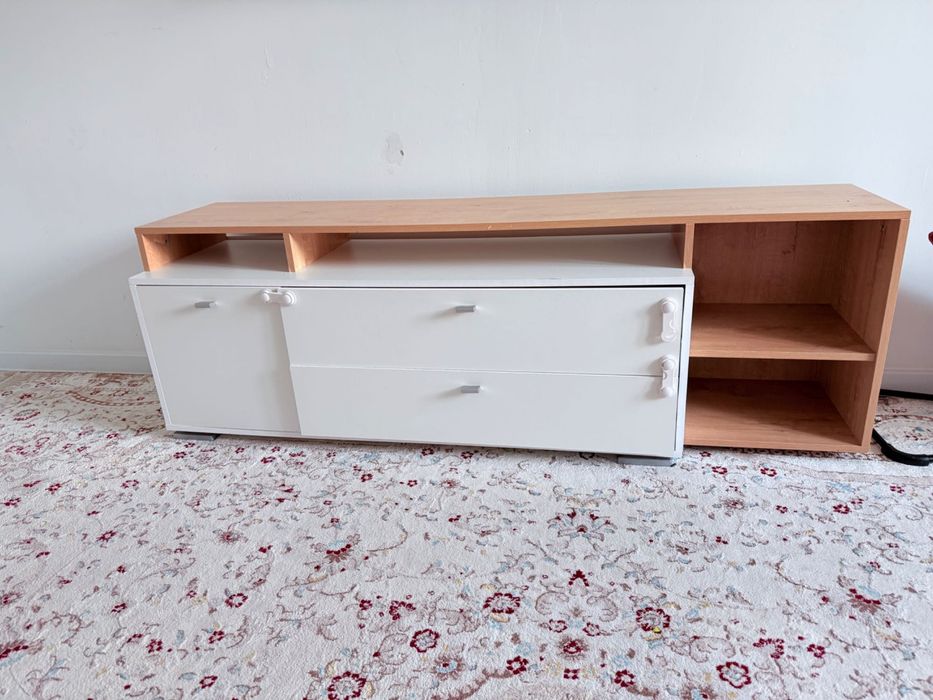Продам тумбу под телевизор