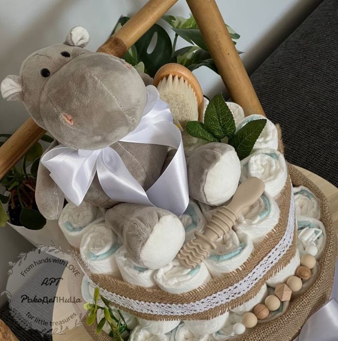 Торти от памперси на 2 етажа от “АРТ Ръкоделница”