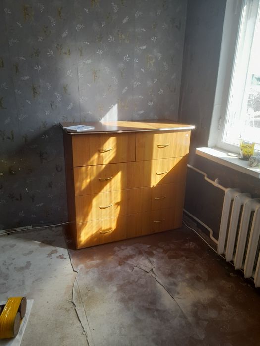 Продаётся комод, цена 10 000 тенге.