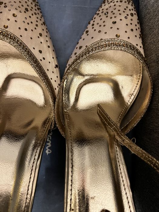 Pantofi cu toc in stare perfecta purtati o data
