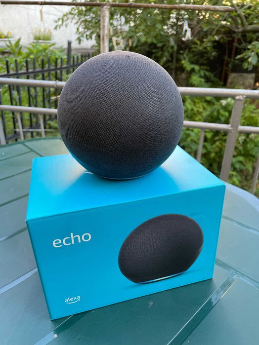 Две Amazon Dot (4th Generation)