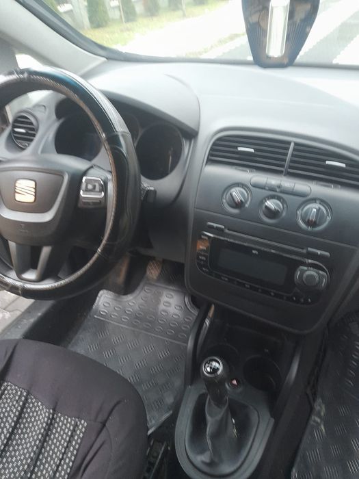 Siat Altea XL an 2010 motor 1,6 motorina cutie de  viteza manuala