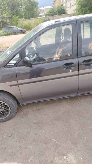 Продам Nissan PRAIRIE обьëм двигателя2. 4