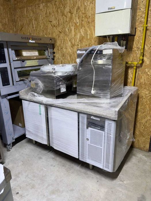 Masa Pizza Refrigerata TEFCOLD PT1200 - Blat Granit - 2 Usi - NOUA