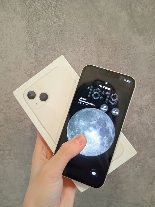 Продам белый Iphone 13