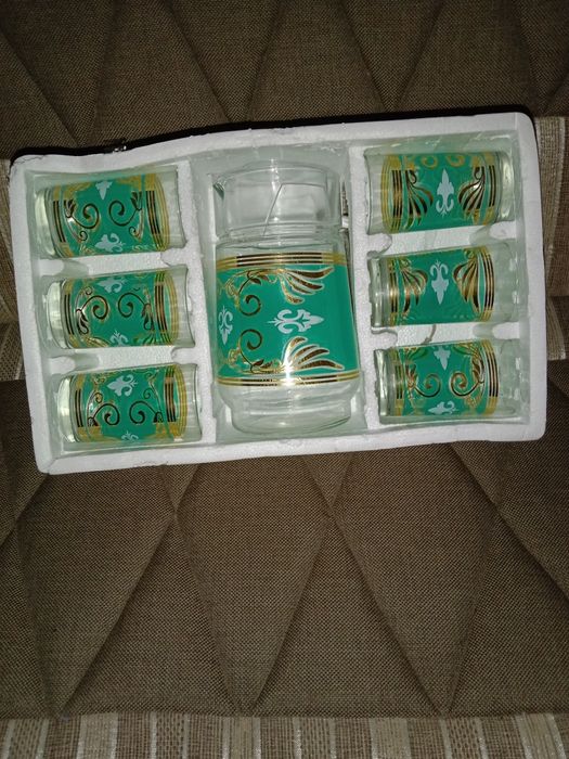 Праздничные бокалы,Комплект посуды, графин и стаканы и овощерезка