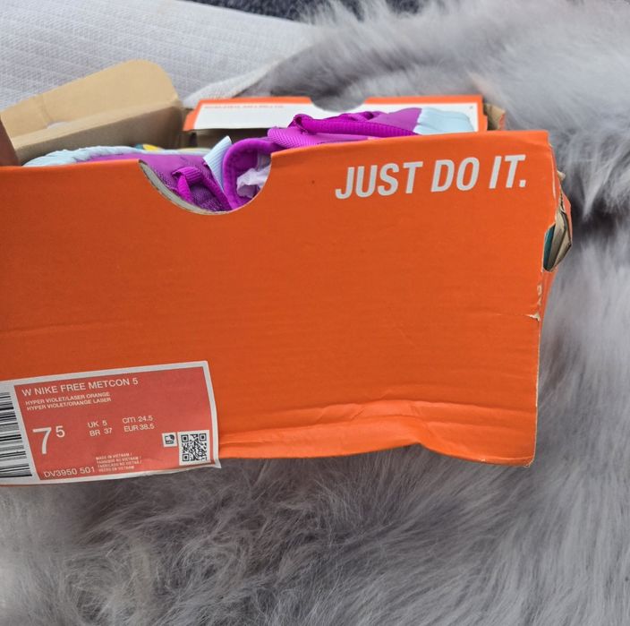 Nike Metcon оригинални дамски сникърси нови с оригиналната  кутия 38.5