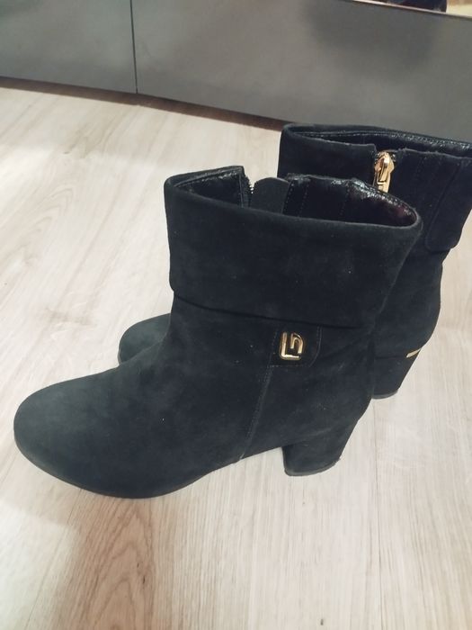 Дамски боти с ток