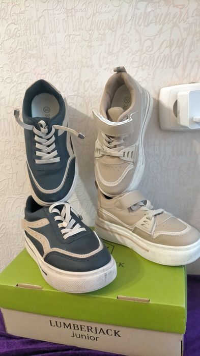 Цена за Две пары кроссовок 28р