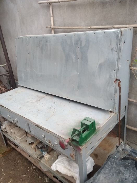 СРОЧНО слесарный стол большой.