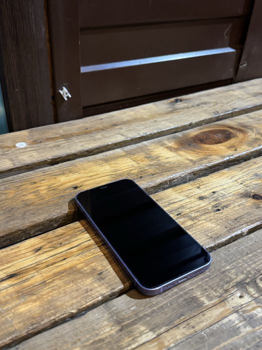 Продам Айфон 12