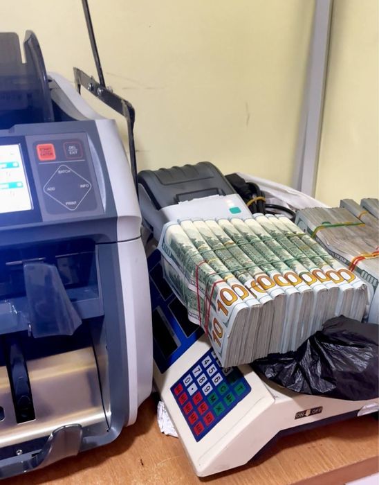 dollar tekshirish. proverka Aparat - Bankovskiy