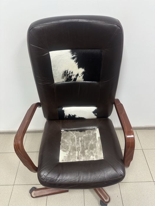 Продаеться комплект для офиса