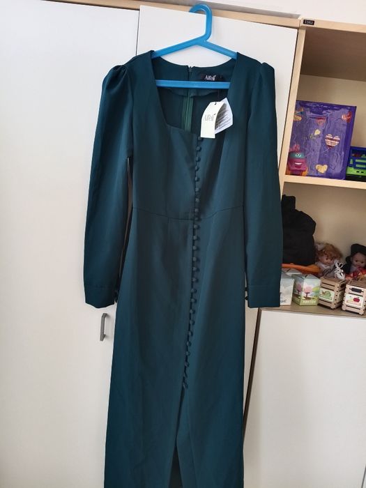 Платье темно зелёное 44 размер