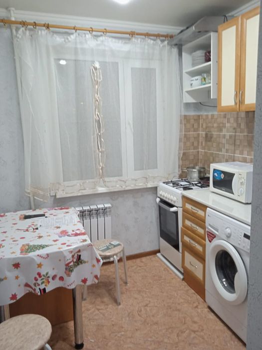 Продаётся 2 комнатная квартира,7 мкр.