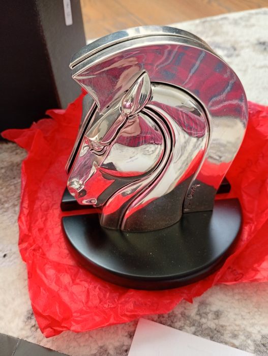 Suport Carti Pierre Cardin