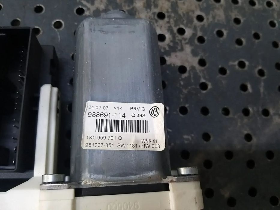 Motoras macara stanga fata vw passat b6 3c 988691114 1k0959701q 981237351 1k0959793m 992729105