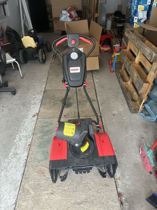 Електрически снегорин HECHT 2000W