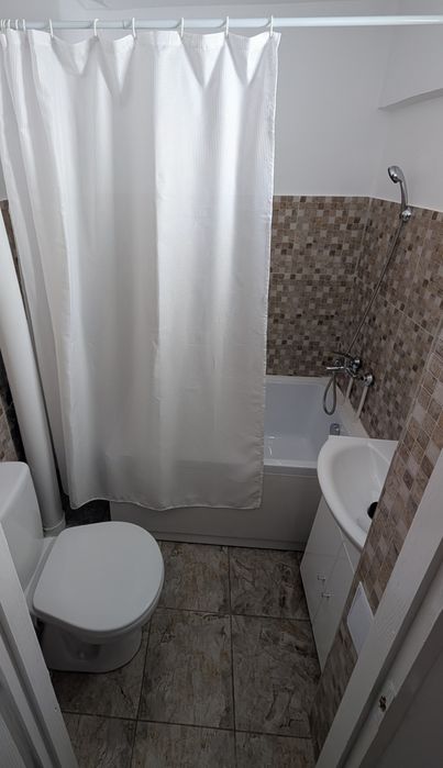 Vând apartment în orasul Marasesti la etajul 1
