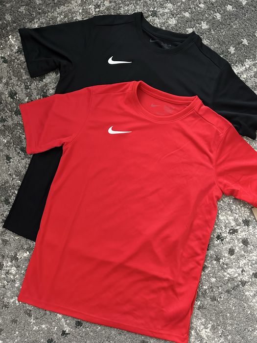 Нови футболни тениски Nike р-р 158- 170 см.