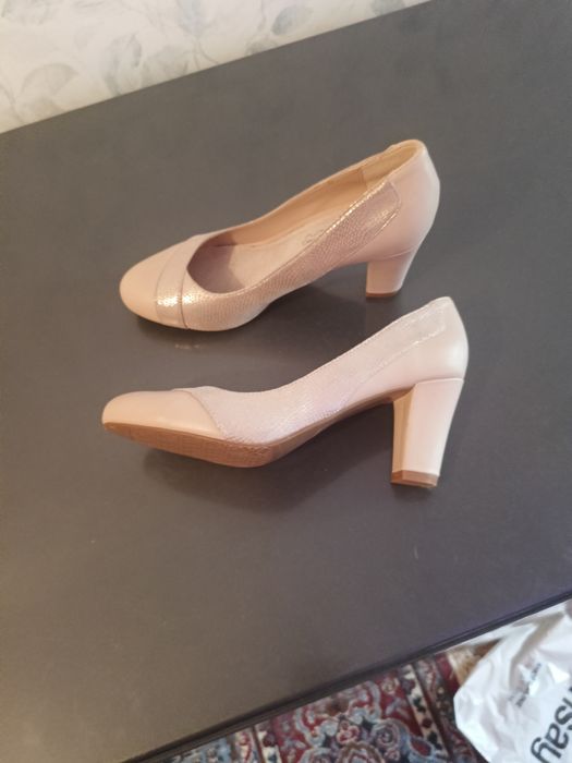 Продам женские туфли