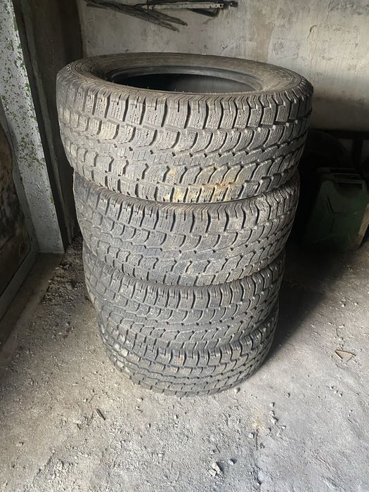 Копрлект резины 275/60/17