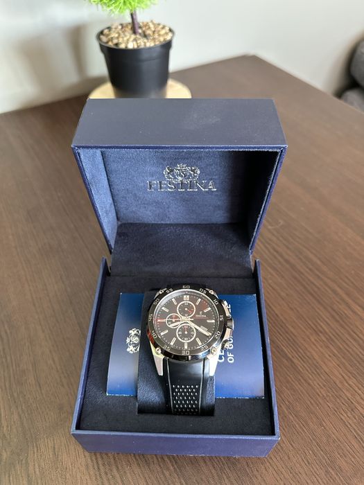 Продавам часовник Festina chronograph