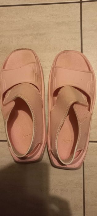 Sandale  nike  marimea 36-37
