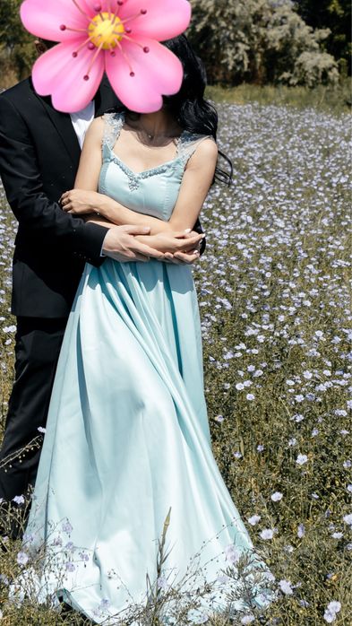 Платье в цвете тифани