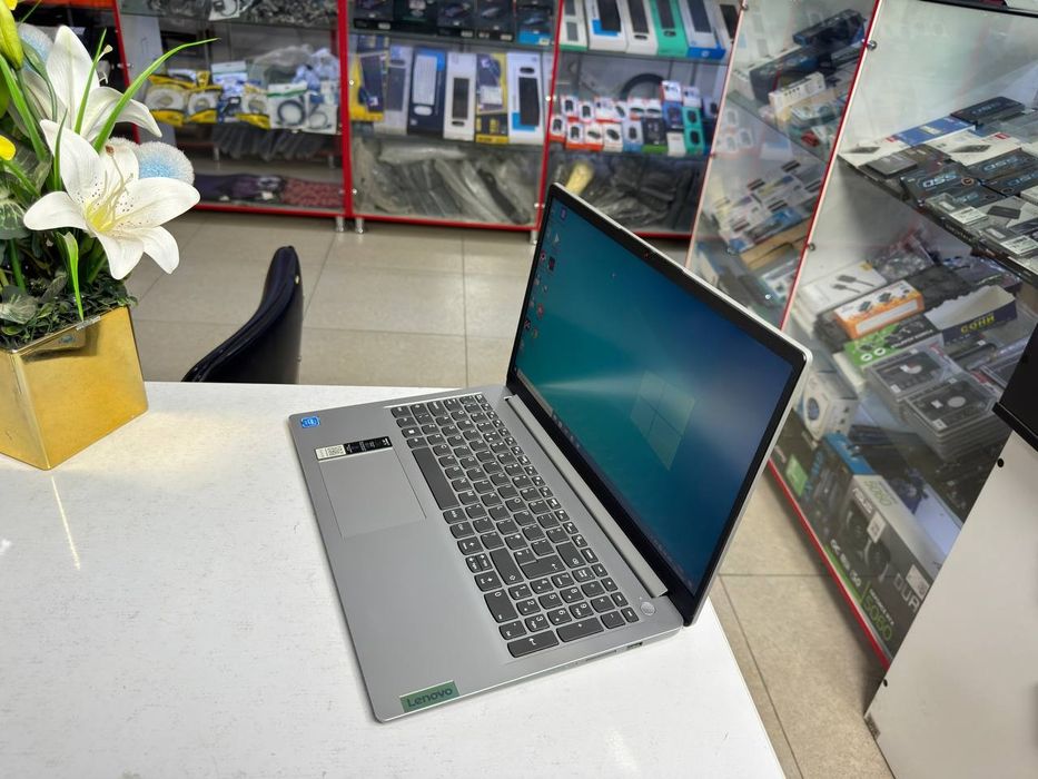 Lenovo office noutbuk N4500 4/256SSD holati ideal