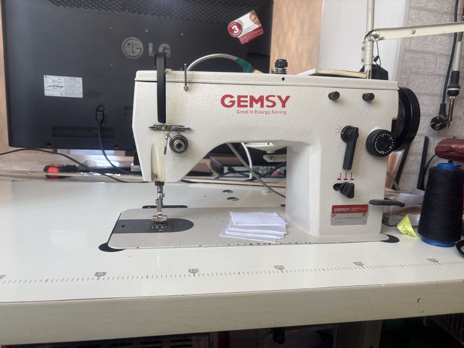 Промышленный машина со столом