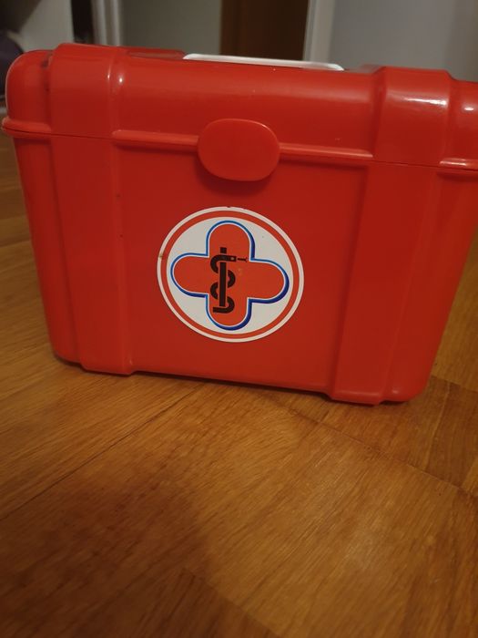Trusa medicala pentru micii doctori