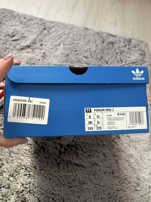 Sneakersi noi Adidas 38 2/3