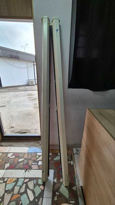 Продаю краншейт и экран для проекторов