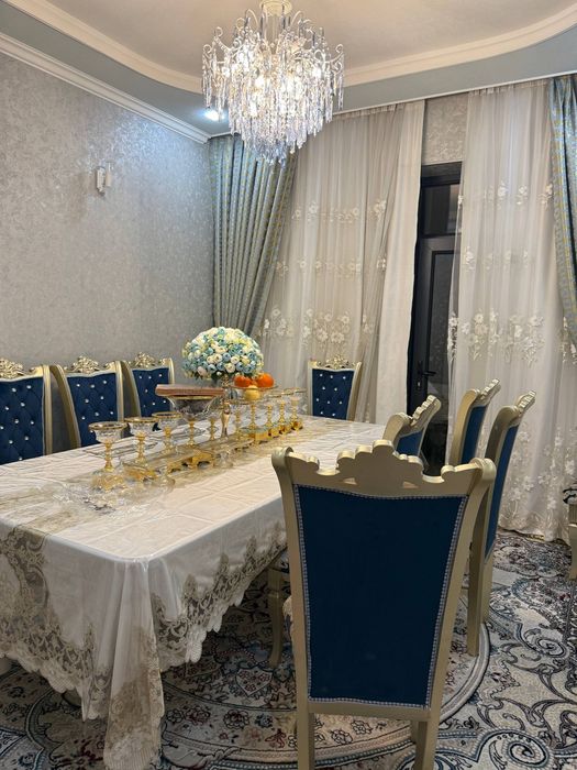 Продаётся стол с 12 стулями