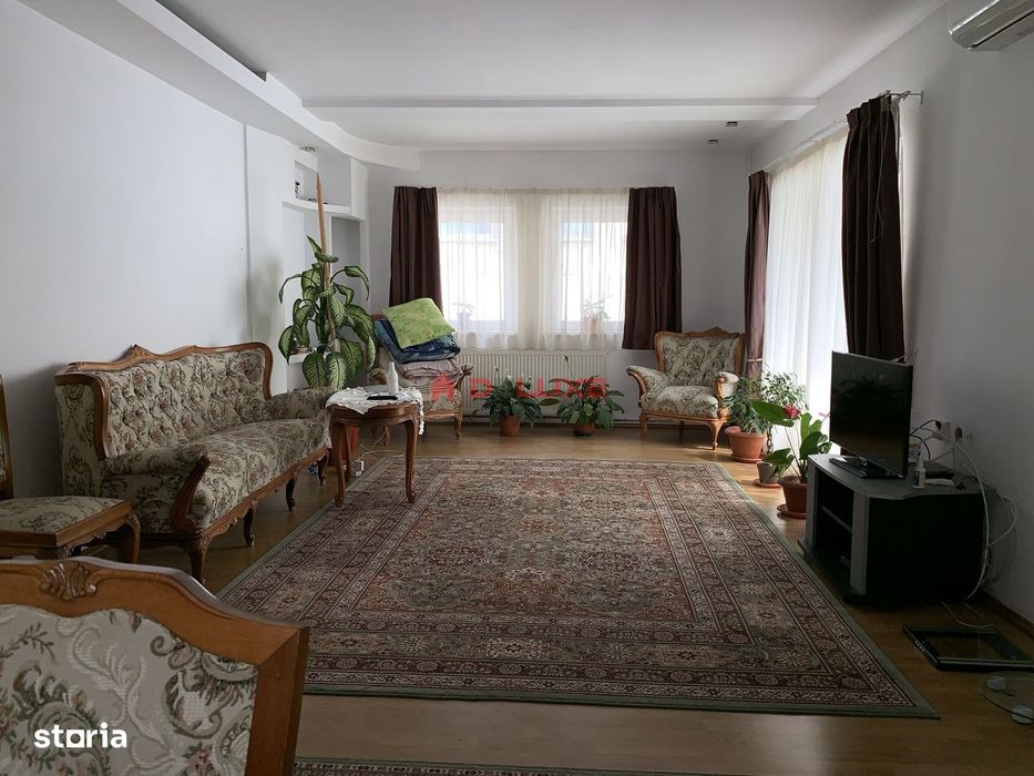 Casă / Vilă cu 6 camere în zona Sud-Est