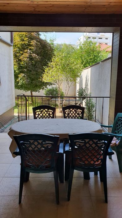 Apartament 3 camere, curte proprie si terasa in zona Cartier Latin.