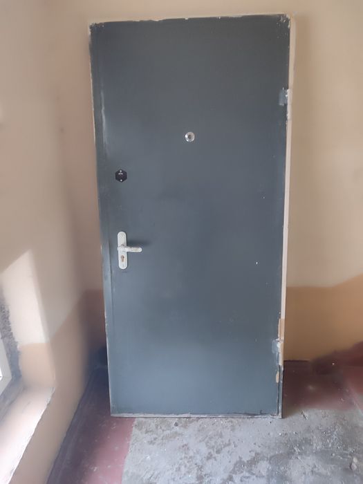 Темир эшик сотилади срочно