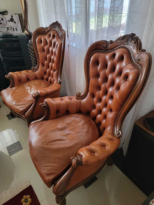 Set canapea si scaune piele stil Chesterfield
