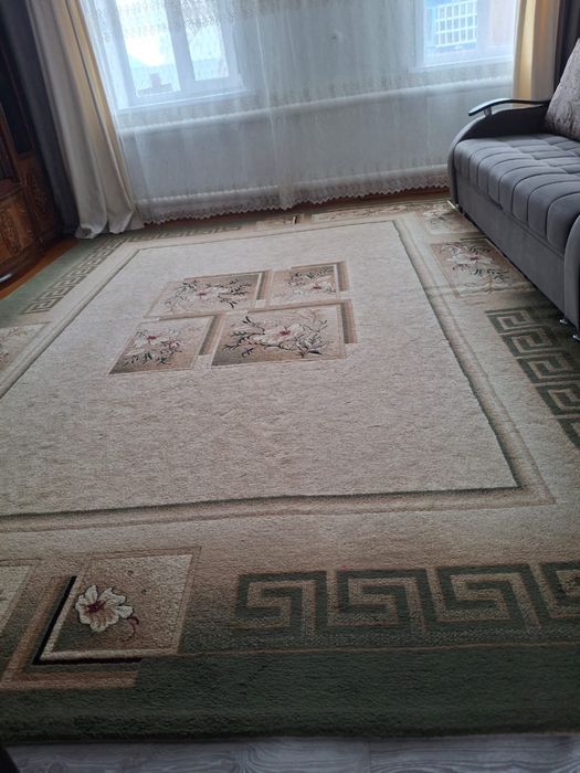 Микроволновка, ковер, самовар, посуда