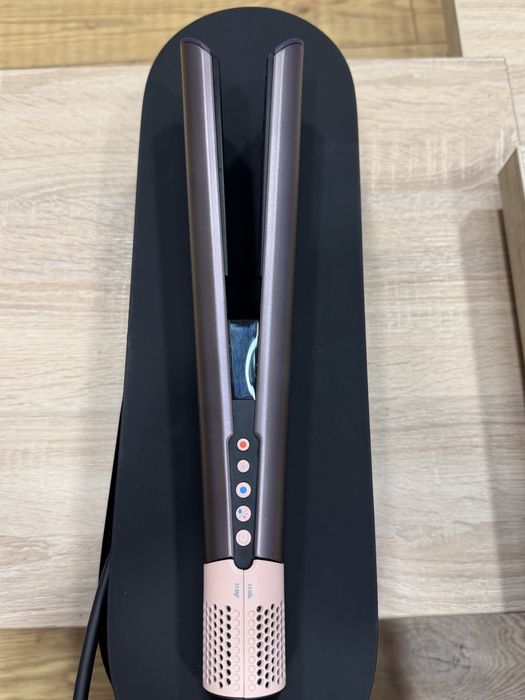 Dyson Airstrait